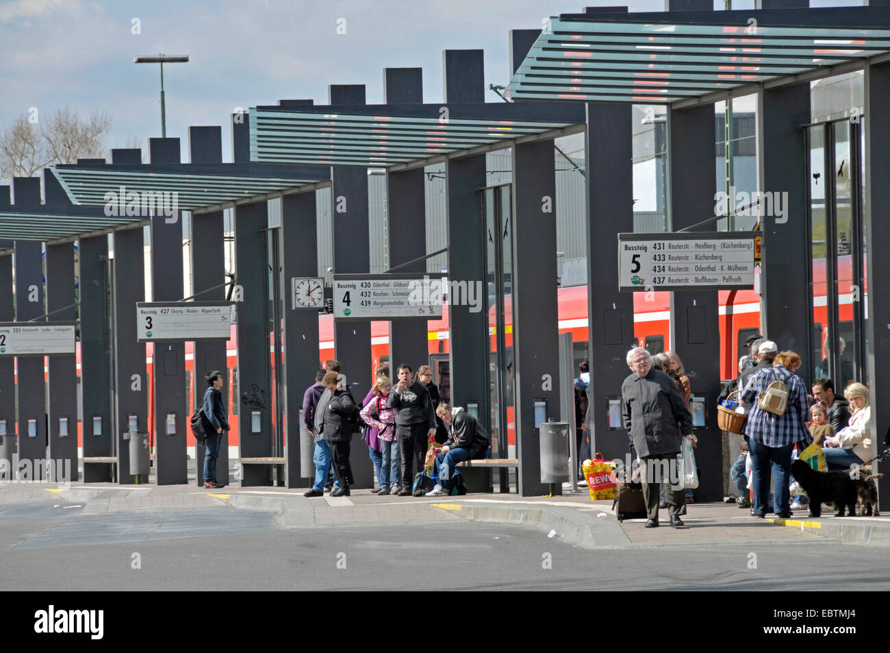 Stazione degli autobus di Bergisch Gladbach, Germania, Renania settentrionale-Vestfalia Foto Stock