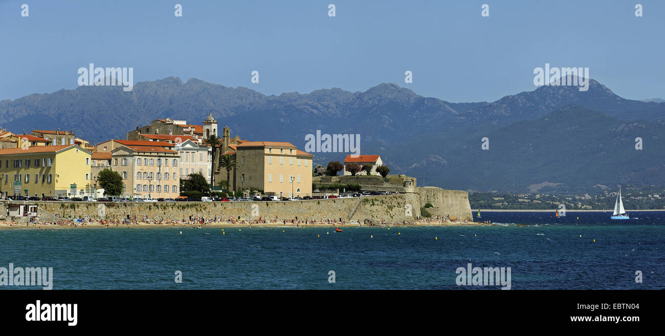 Vista della città dal mare, Francia, Corsica Ajaccio Foto Stock