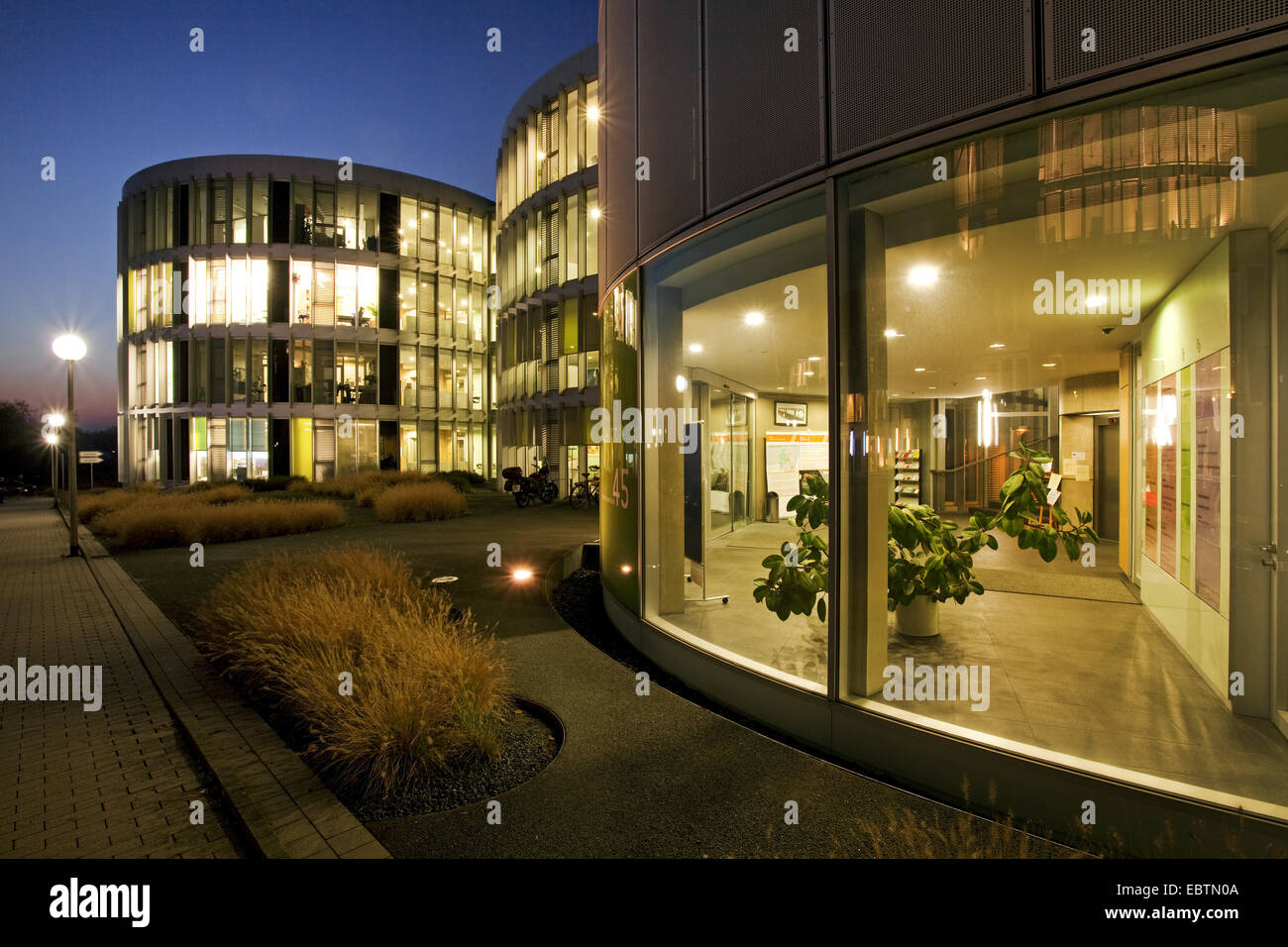 ZBZ, centro di ricerca dentale nella luce della sera, in Germania, in Renania settentrionale-Vestfalia, la zona della Ruhr, Witten Foto Stock