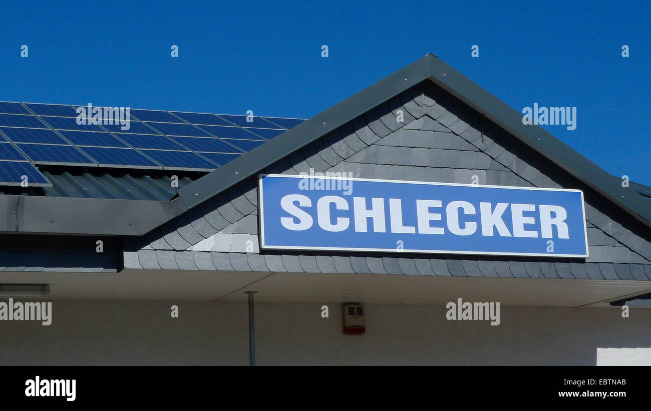Targhetta del nome sopra l'ingresso di un ramo di una farmacia della catena, Germania Foto Stock