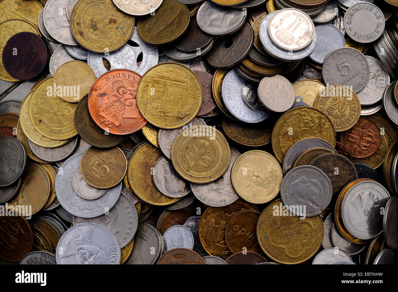 Accumulo di raccolto monete provenienti da diverse nazioni, Belgio Foto Stock