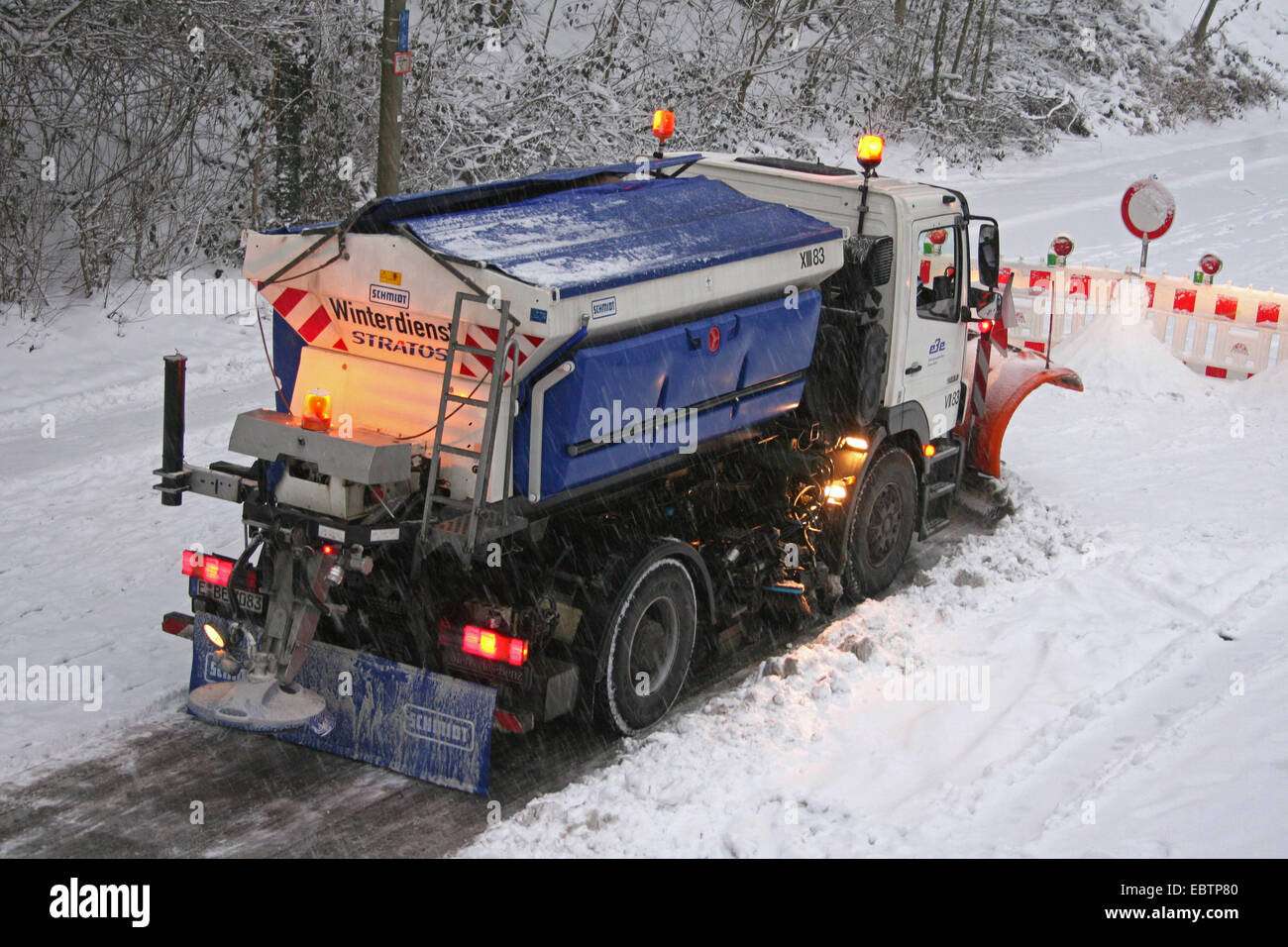 Spartineve la cancellazione della strada, in Germania, in Renania settentrionale-Vestfalia Foto Stock