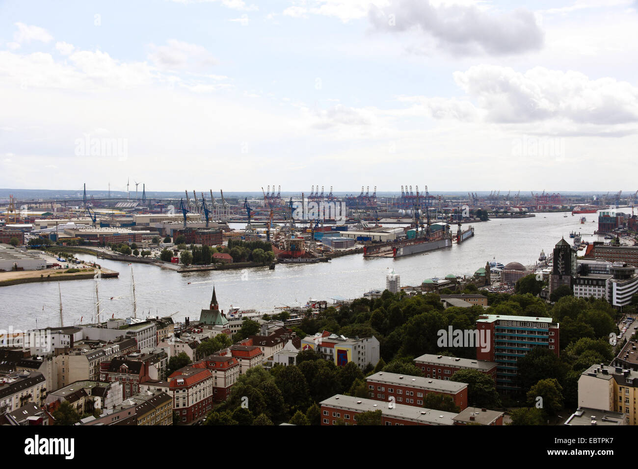 Vista sul porto di Amburgo, Germania, Amburgo Foto Stock