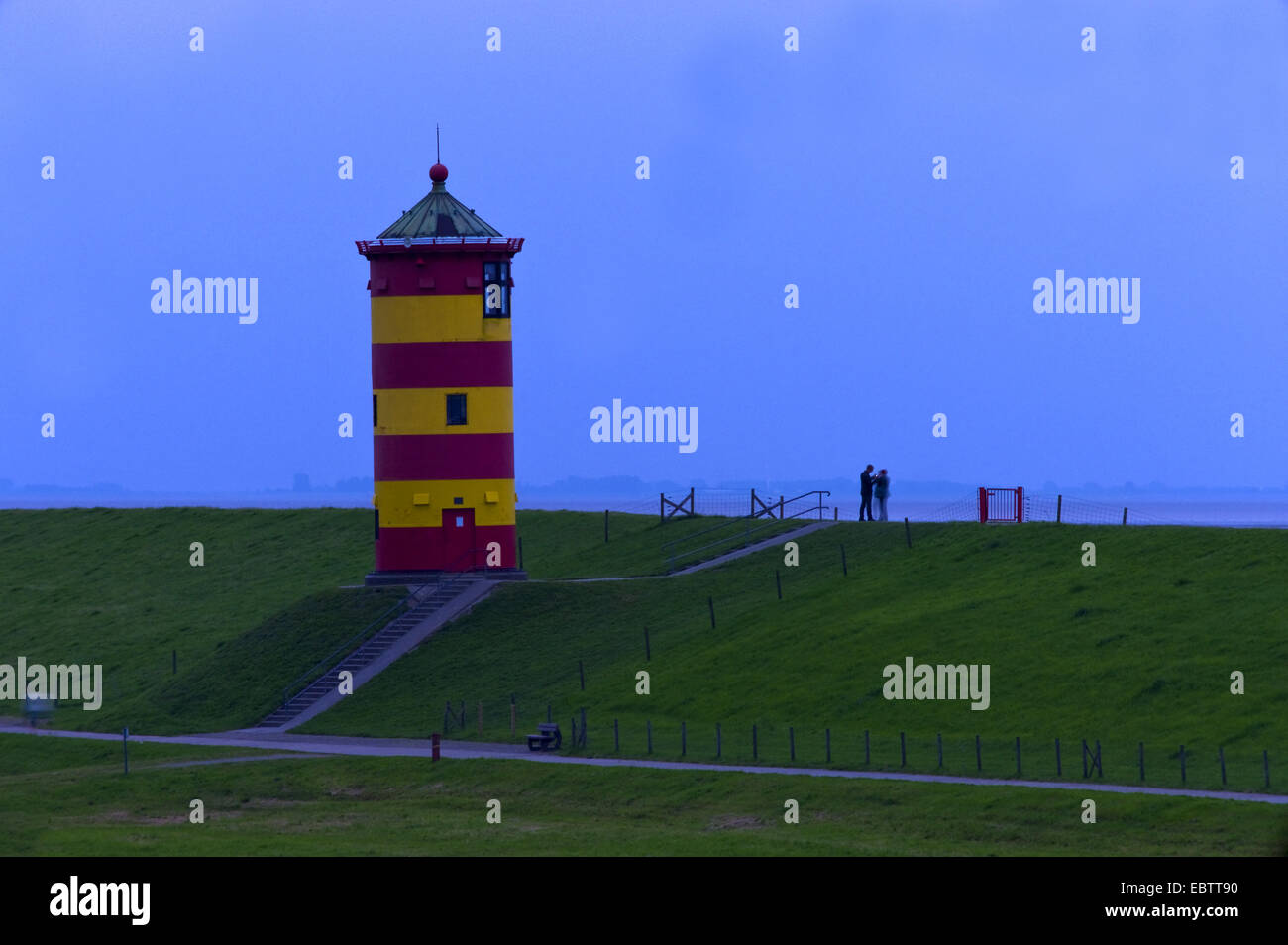 Faro Pilsum in serata, Germania, Bassa Sassonia, Pilsum Foto Stock