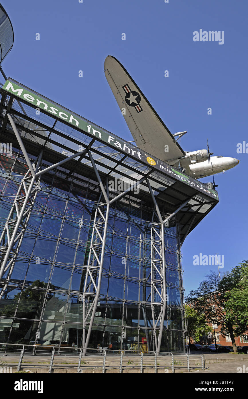 Douglas C-54 Skymaster, Uva passa bombardiere, sul tetto del Museo Tedesco della Tecnologia, Germania, Schoeneberg, Berlino Foto Stock