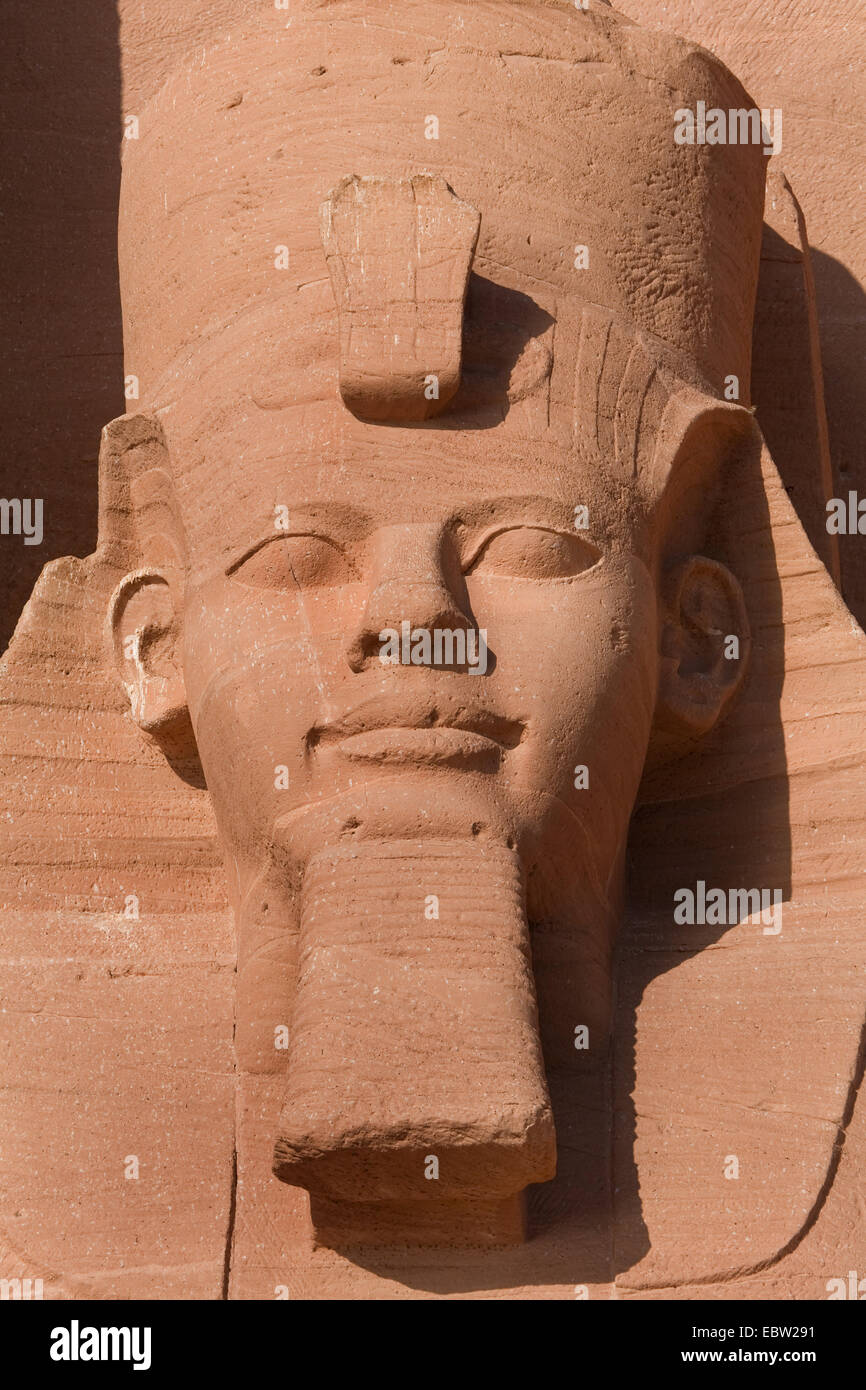 Dettaglio della statua colossale di Ramesse II ad Abu Simbel tempio, Egitto, Abu Simbel Foto Stock