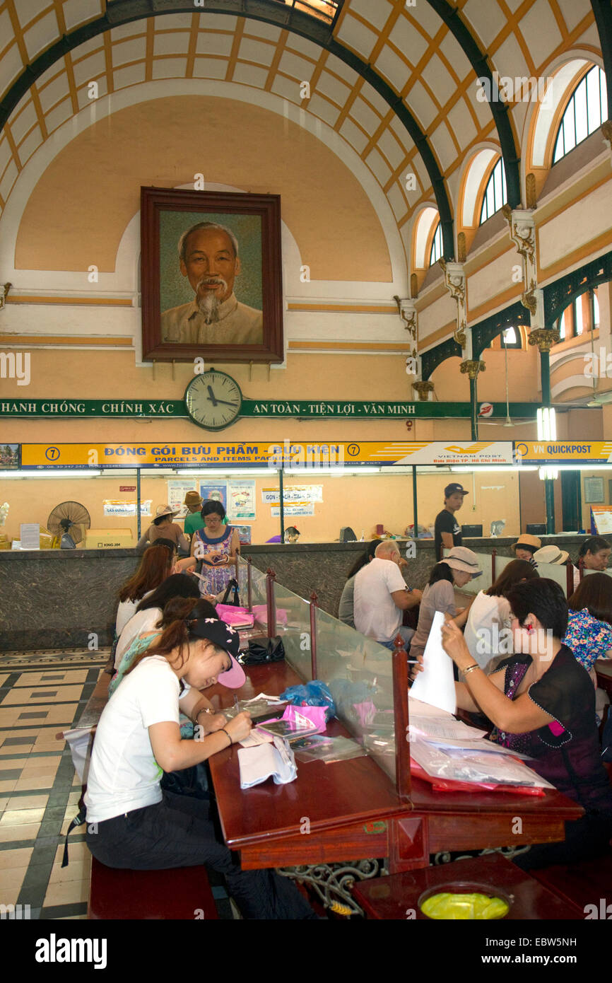 Interno della centrale di Saigon Post Office situato nel centro cittadino di Ho Chi Minh City, Vietnam. Foto Stock