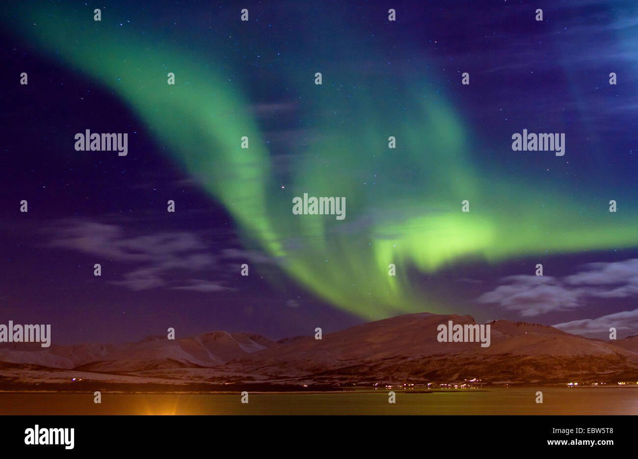 A forma di ventola luce del Nord, Norvegia, Troms, Kval°ya, Troms° Foto Stock