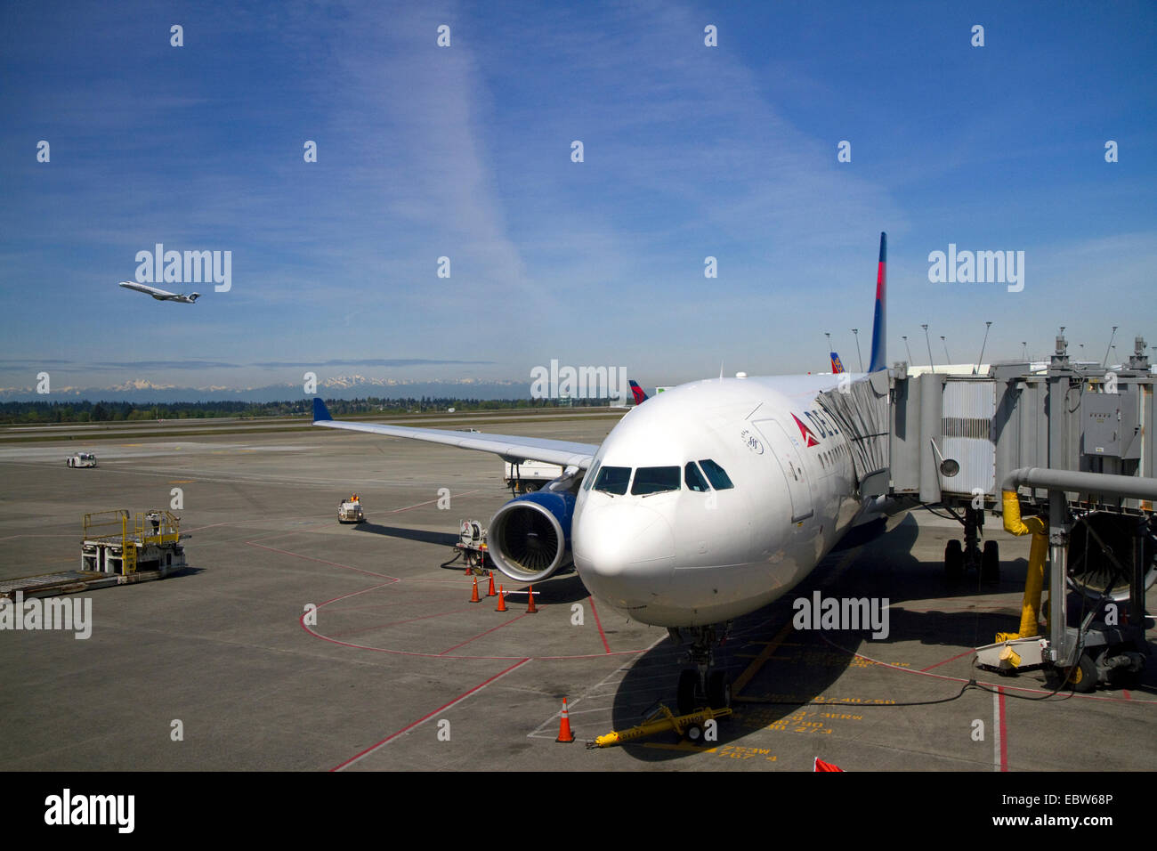 Traffico aeroportuale all Aeroporto Internazionale di Seattle-Tacoma, SeaTac, Washington, Stati Uniti d'America. Foto Stock
