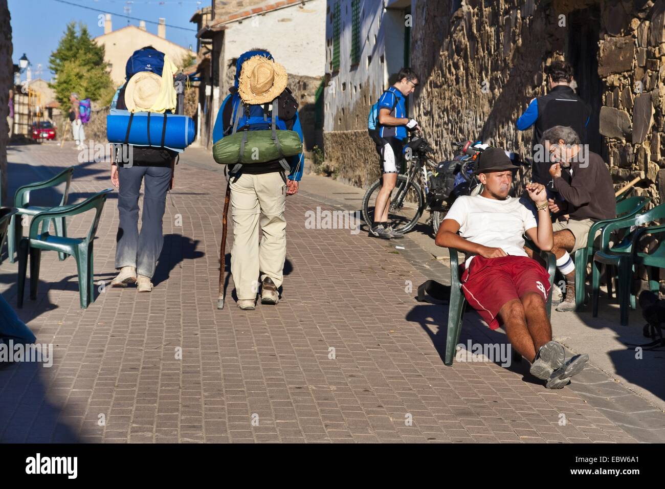 Atmosfera mattutina nella parte anteriore del pellegrino's hostel, Spagna, Kastilien & Le¾n, Santa Catalina de Somoza Foto Stock