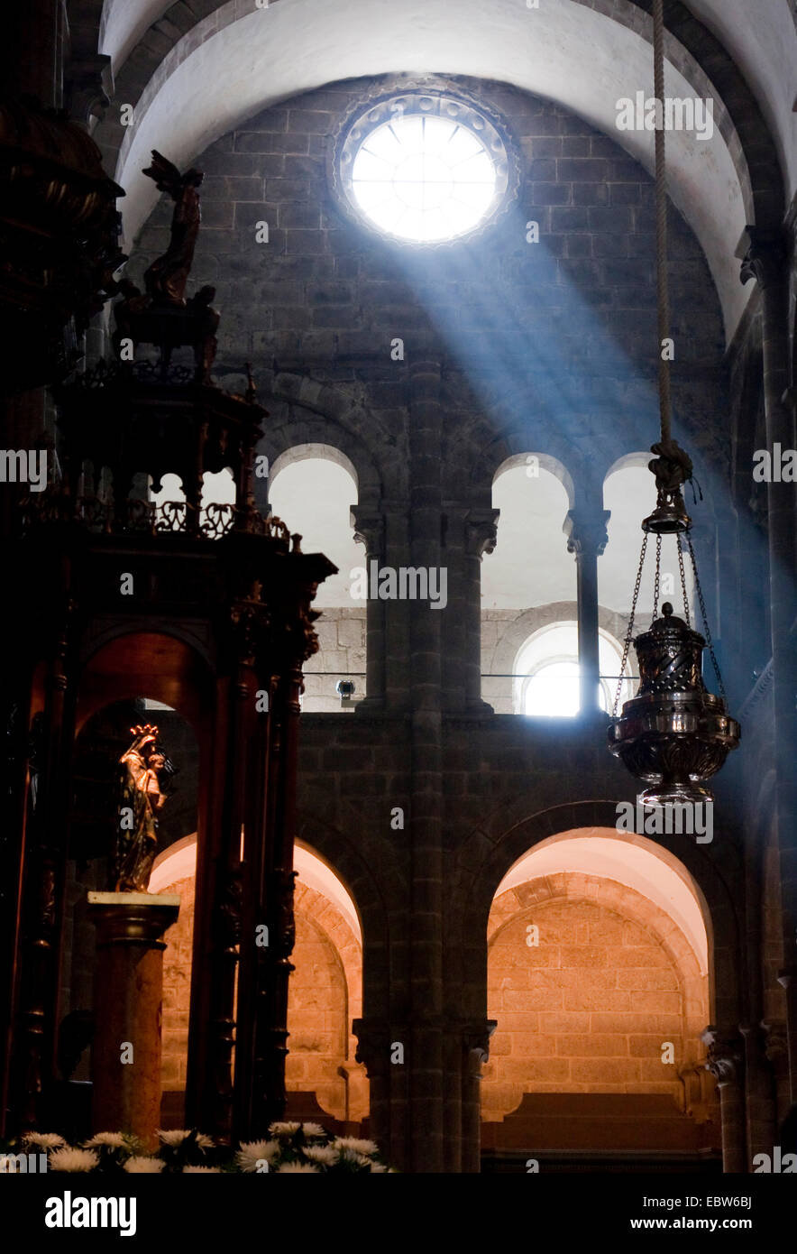 I fasci di luce nella cattedrale, Spagna Galizia, A Coruña±a Santiago de Compostela Foto Stock