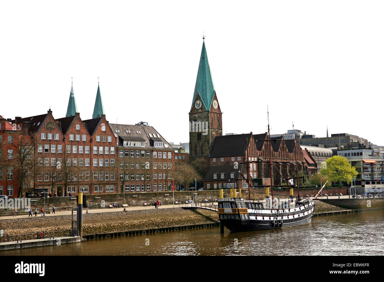 Fiume Weser con chiesa St Martini, Germania, Brema Foto Stock