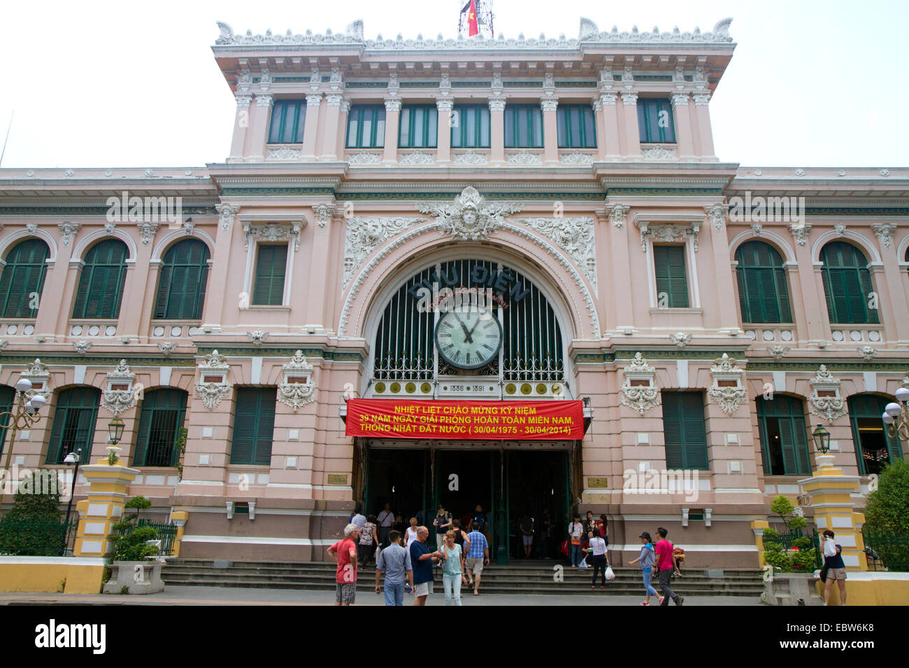 Esterno del Saigon Central Post Office situato nel centro cittadino di Ho Chi Minh City, Vietnam. Foto Stock