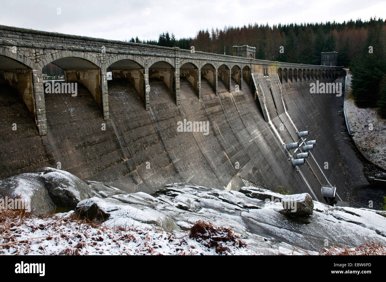Laggan diga sul fiume Spean come parte di una centrale idroelettrica, Regno Unito, Scozia, Lochaber, Schottische Highlands Foto Stock