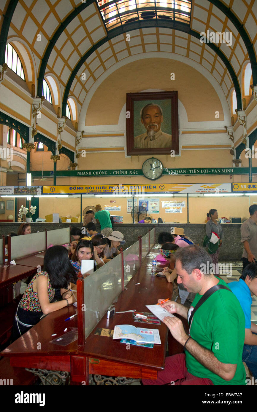Interno della centrale di Saigon Post Office situato nel centro cittadino di Ho Chi Minh City, Vietnam. Foto Stock