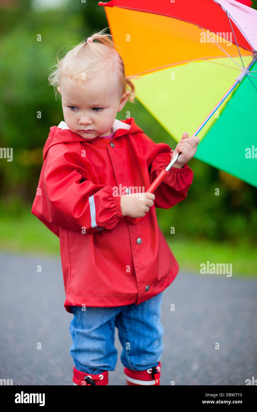 Bambina Con Le Scarpe Rosse Immagini e Fotos Stock - Alamy
