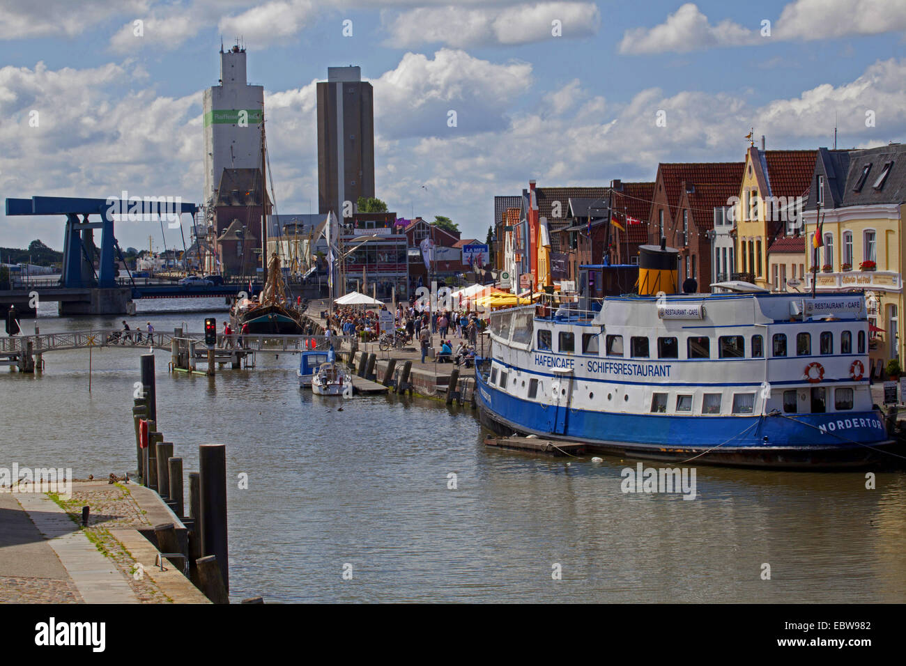 Vista della città e del porto, Germania, Schleswig-Holstein, Husum Foto Stock