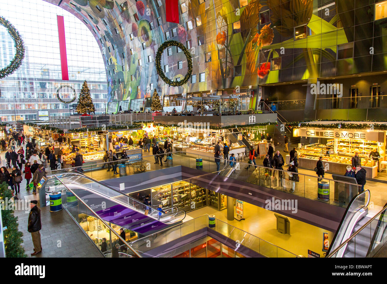 Il nuovo mercato Hall di Rotterdam, ristoranti, negozi di alimentari, mercato, giant pitture murali Foto Stock