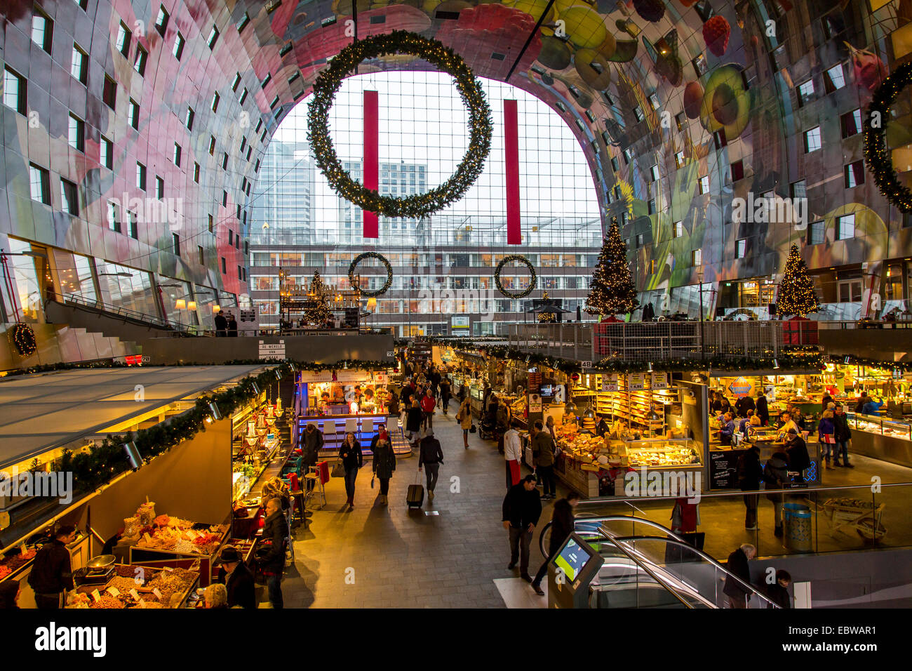 Il nuovo mercato Hall di Rotterdam, ristoranti, negozi di alimentari, mercato, giant pitture murali Foto Stock