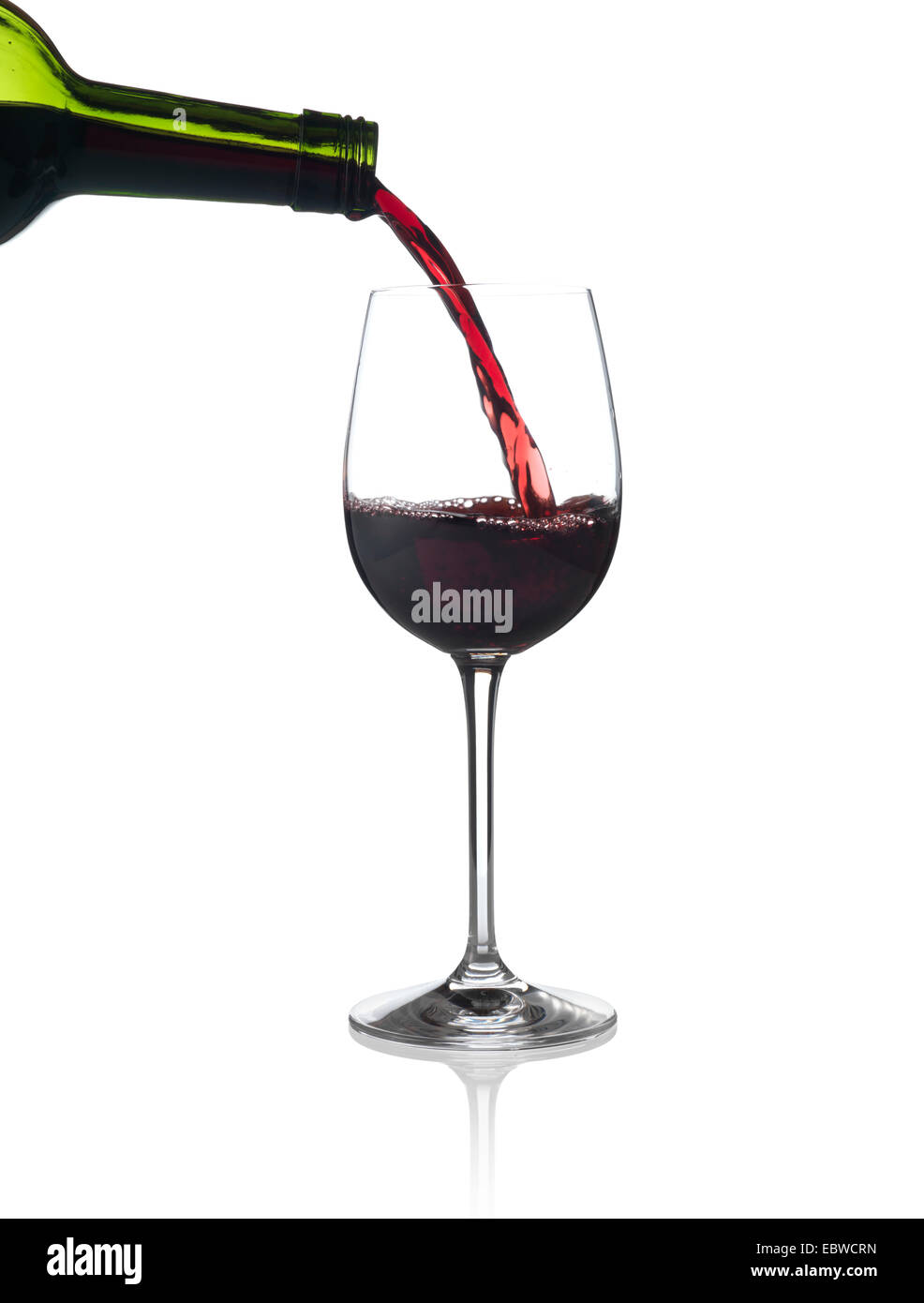 Rioja vino rosso che viene versato in un bicchiere Foto Stock