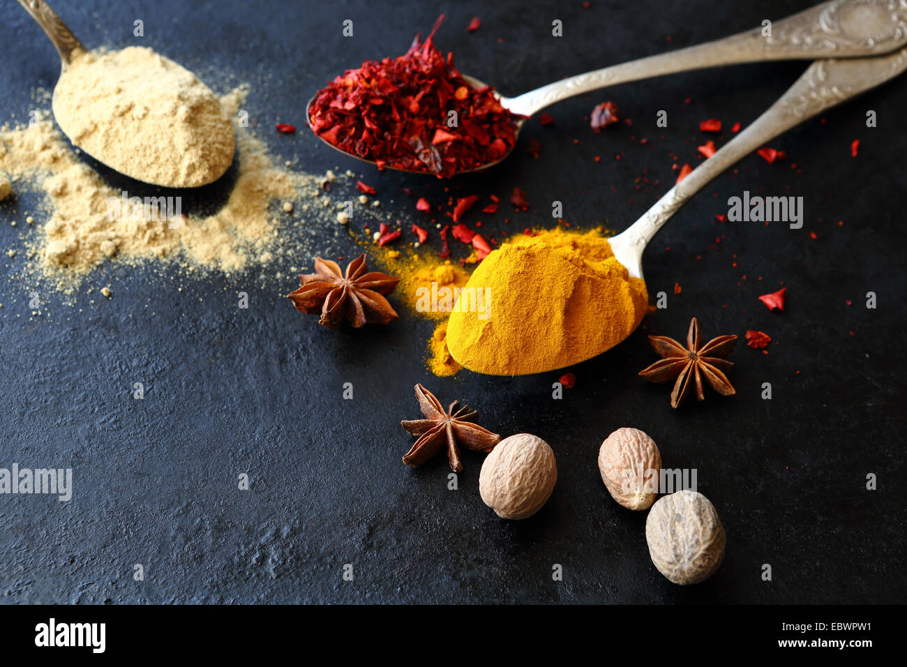 Spezie orientali e il vecchio sfondo, cibo Foto Stock