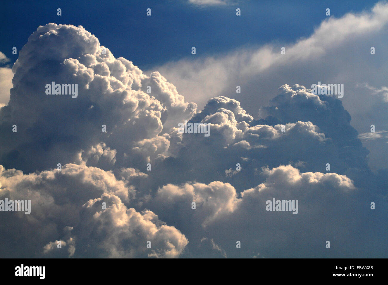 Cumulus nuvole a instabile stratificazione atmosferica, Germania Foto Stock
