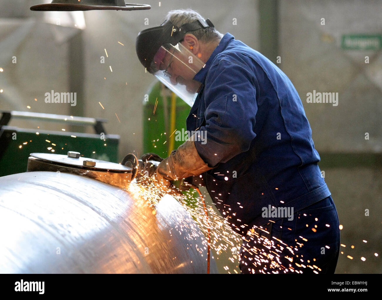 Lavoratore di acciaio durante il lavoro Foto Stock