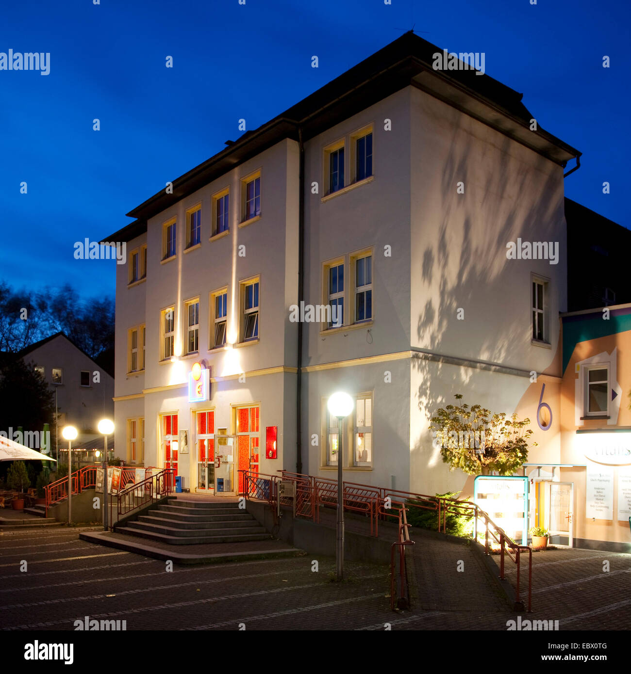 Ebertbad in Twilight, in Germania, in Renania settentrionale-Vestfalia, la zona della Ruhr, Oberhausen Foto Stock