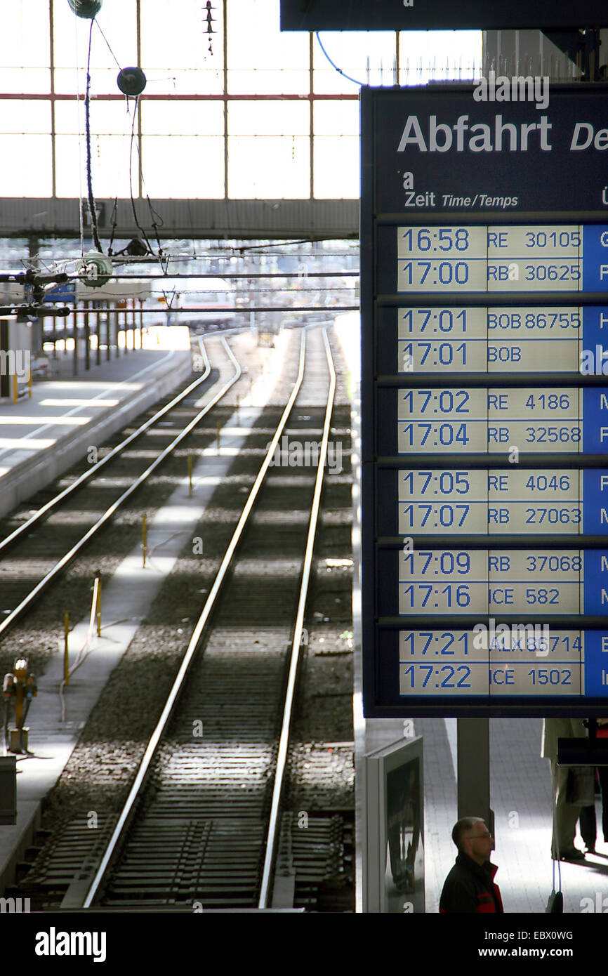 Stazione principale di Monaco, il pannello del display in Germania, in Baviera, Muechen Foto Stock