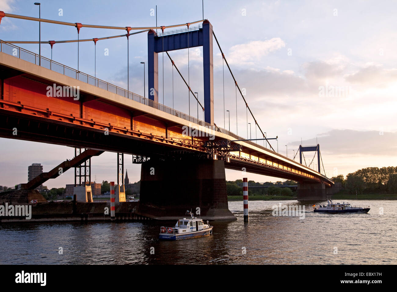 Friedrich Ebert ponte sul fiume Reno, in Germania, in Renania settentrionale-Vestfalia, la zona della Ruhr, Duisburg Foto Stock