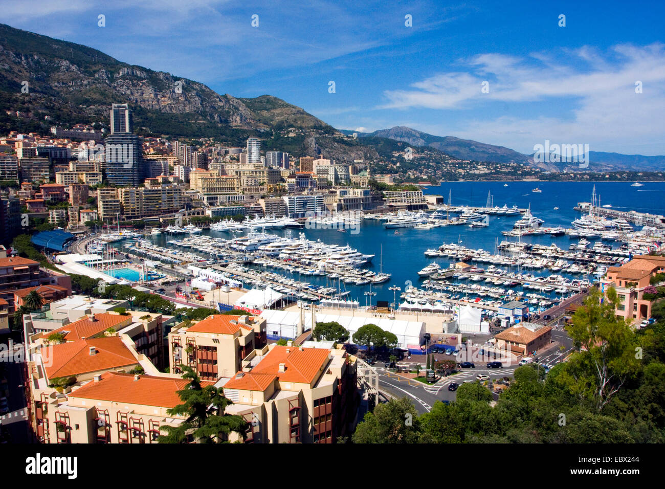Vista a Monaco con il porto di La Condamine , Francia, Monaco, La Condamine Foto Stock