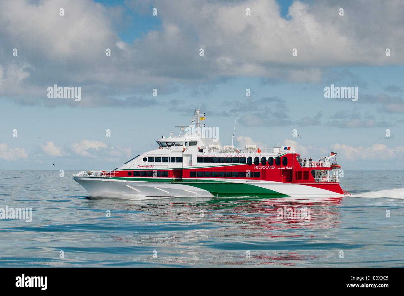 Catamarano a piena velocità sul Mare del Nord, Germania, Schleswig-Holstein Foto Stock