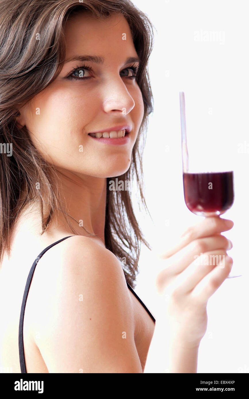 Giovane donna azienda bicchiere da vino Foto Stock