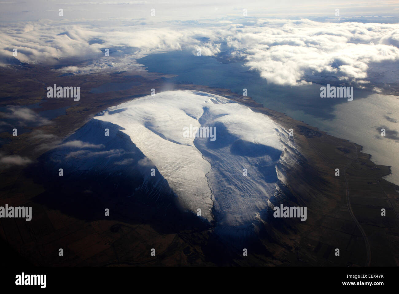 Montagna alla costa ovest dall'aria, Islanda, West Island, Reykjavik Foto Stock