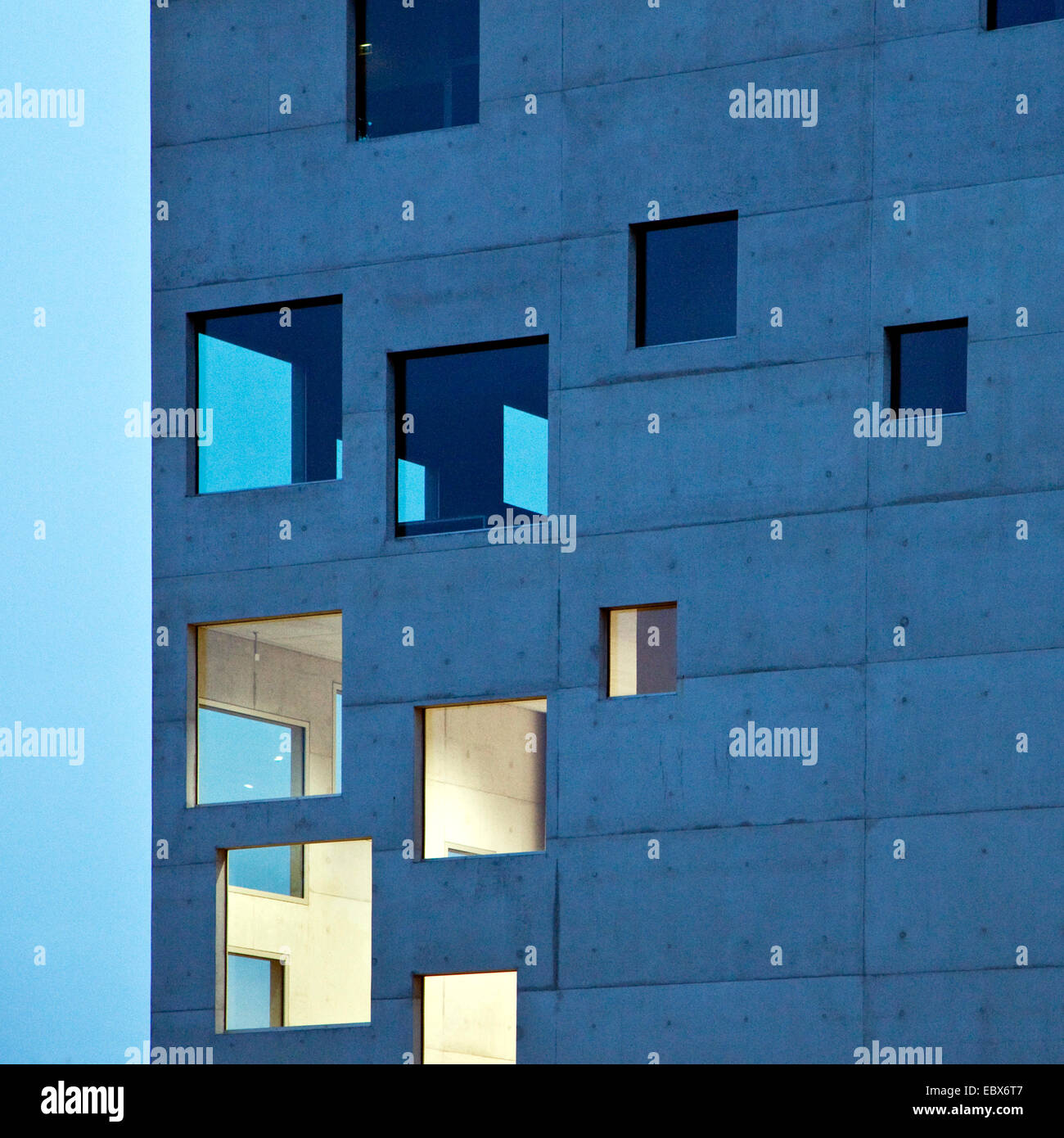 Zollverein School of Management e il design in Twilight, in Germania, in Renania settentrionale-Vestfalia, la zona della Ruhr, Essen Foto Stock