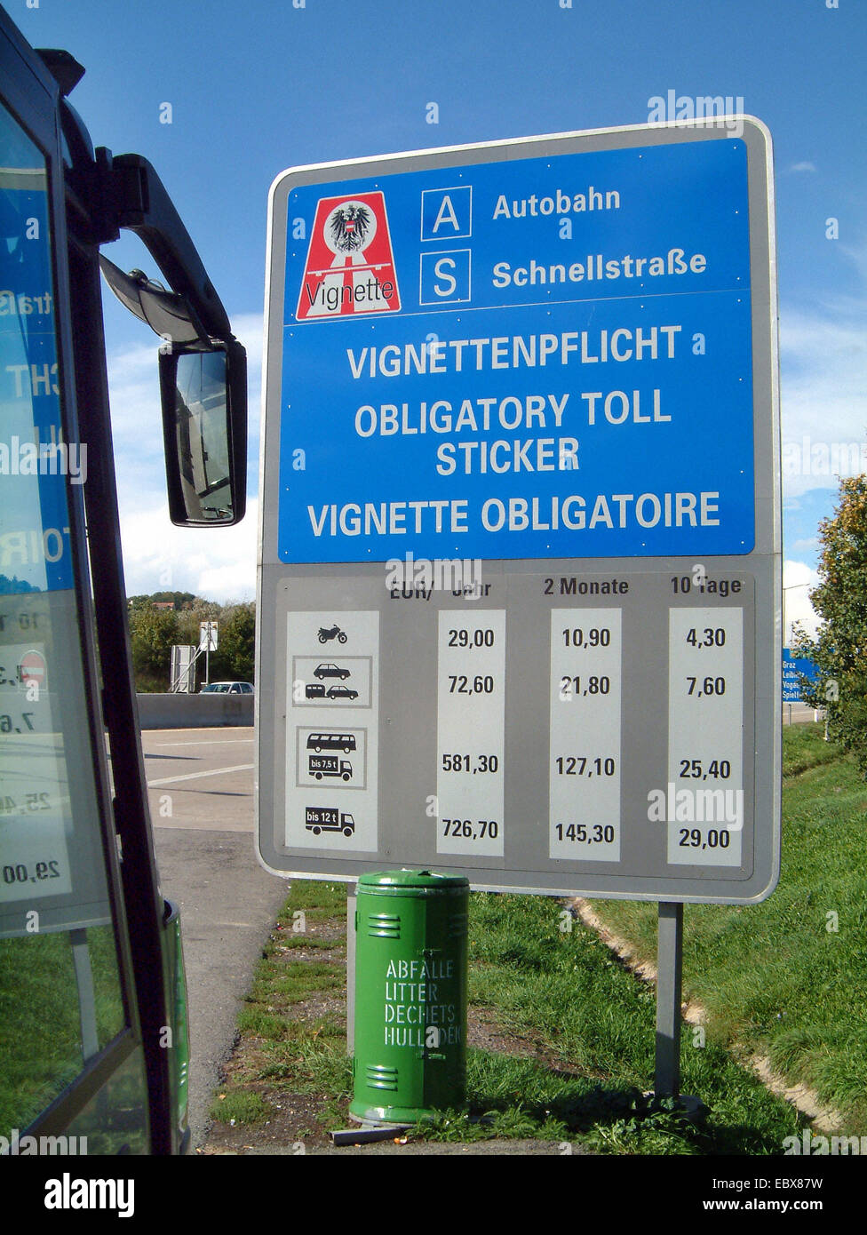 Pedaggio sulle autostrade austriache, informazioni segno con costi Foto Stock