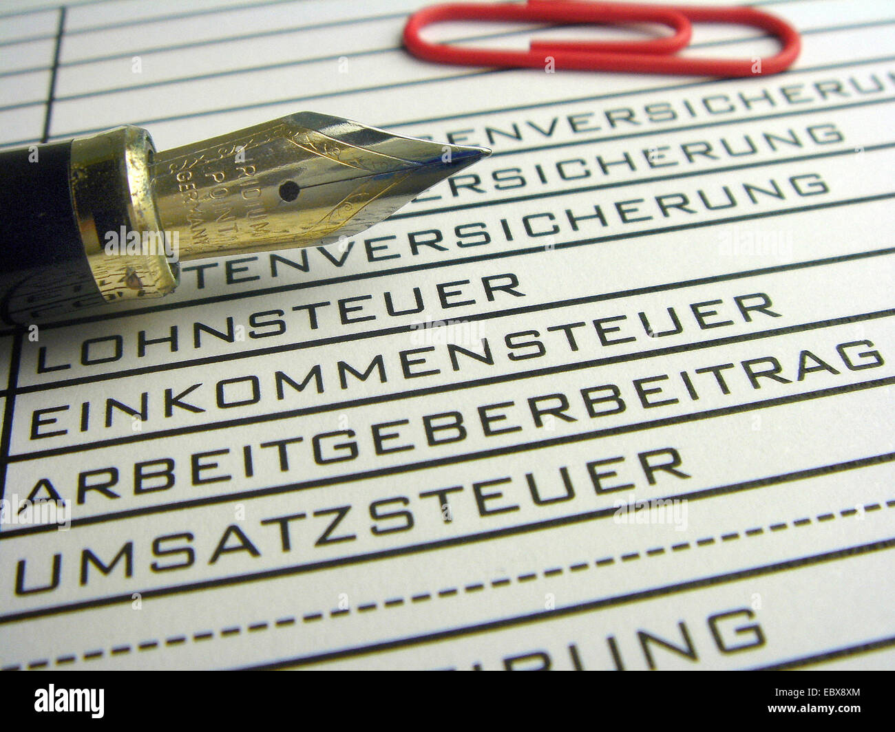 Il bocchettone di rifornimento, graffetta e calcolo fiscale Foto Stock
