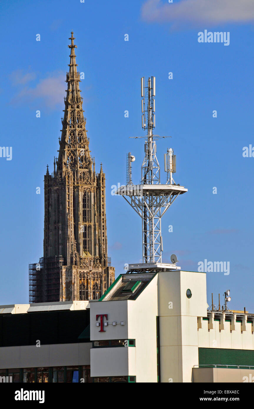 Cattedrale di Ulm e Telekom montante dell'antenna, Germania, Ulm Foto Stock