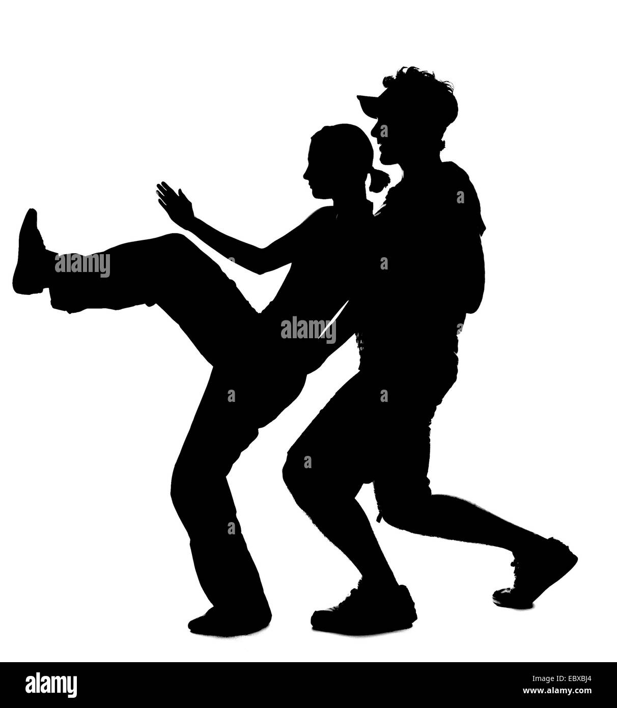 Silhouette di una danza giovane coppia Foto Stock