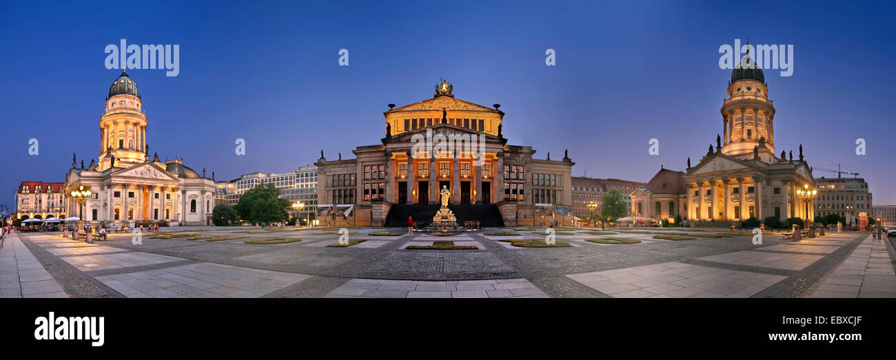 Il Gendarmenmarkt con il tedesco e il francese cattedrale, Germania Berlino Foto Stock
