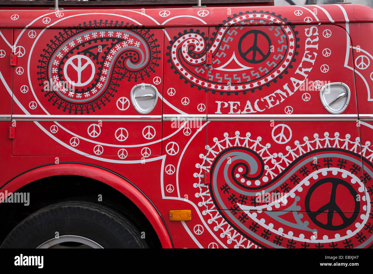 Operatori di Pace Van, Doma Laukums Square; Riga; Lettonia Foto Stock