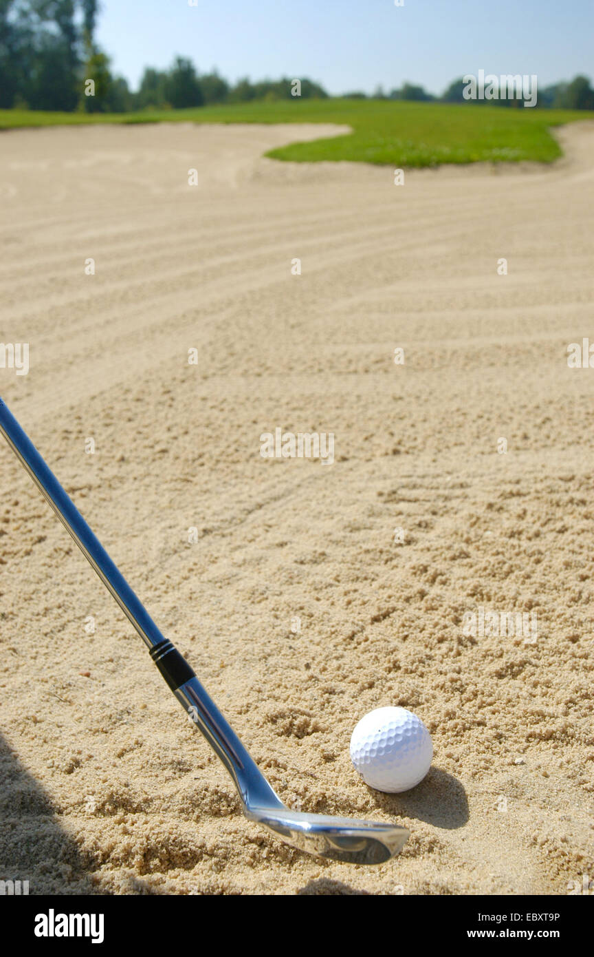 La pallina da golf e golf club Foto Stock