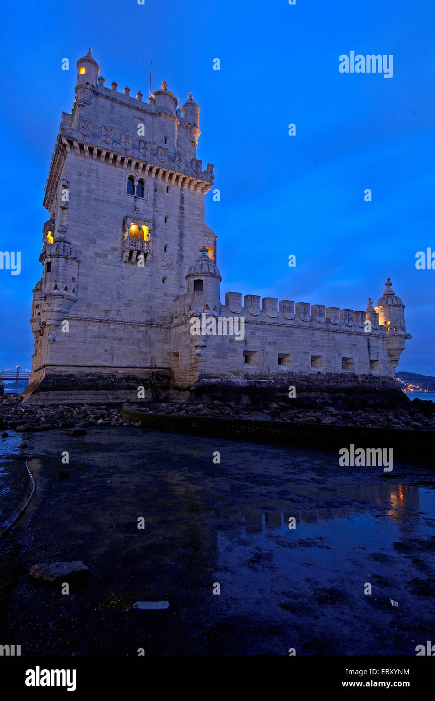 Torre di Belém, Torre de Belém, costruita da Francisco de Arruda, al tramonto, Lisbona, Portogallo, Europa Foto Stock