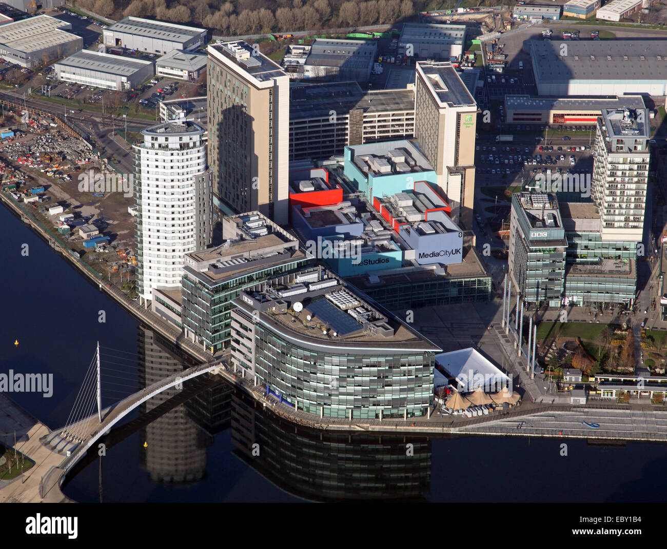 Vista aerea della BBC e MediaCity in Salford Quays, Manchester, Regno Unito Foto Stock