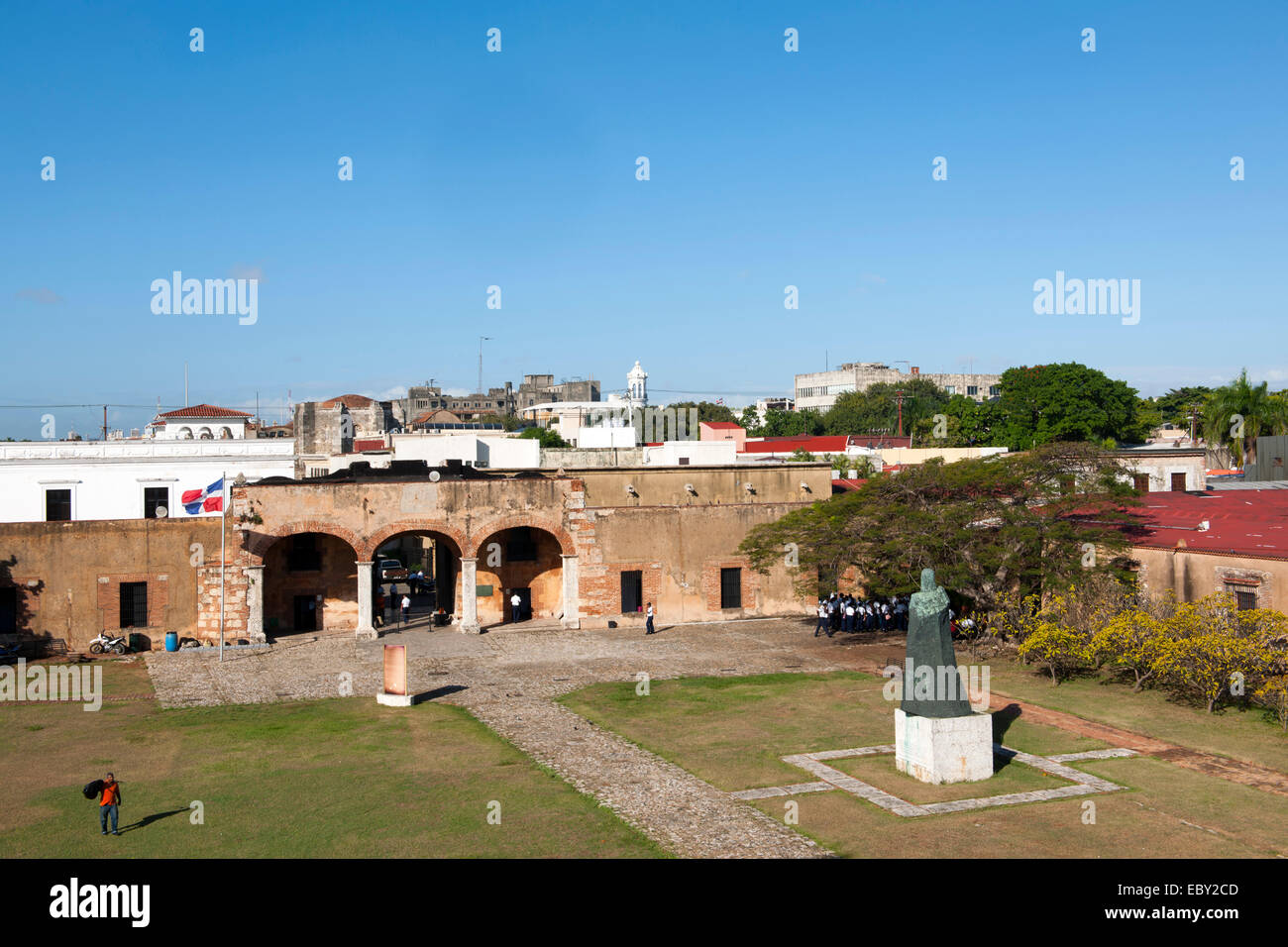 Dominikanische Republik, Santo Domingo, Zona Colonial, Ozama-Festung, Blick vom Torre Homenaje auf die Casa de Bastidas Foto Stock