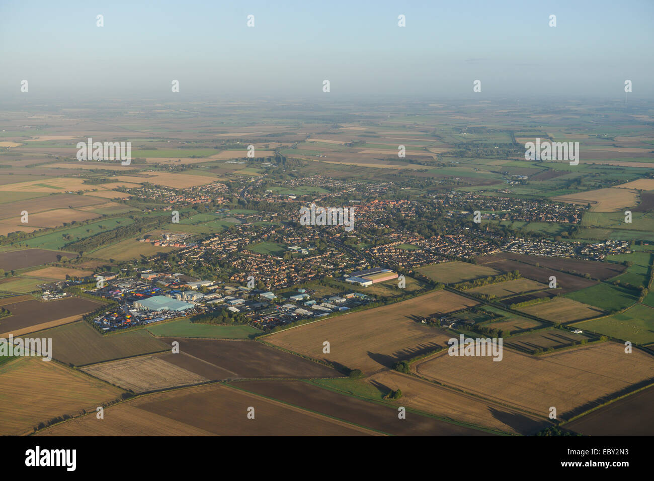 Una veduta aerea della Lincolnshire città mercato di Horncastle e la campagna circostante Foto Stock