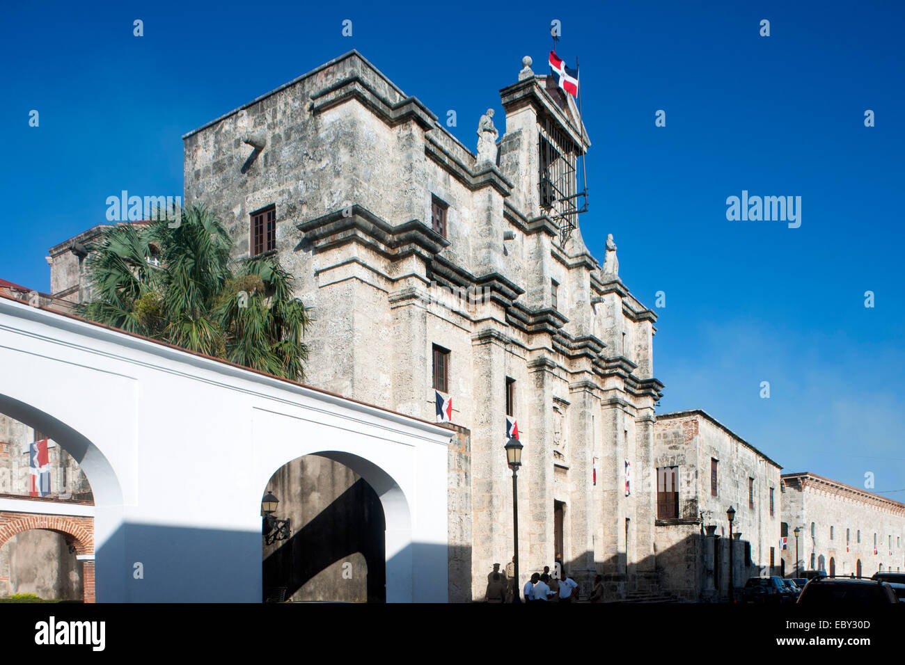 Dominikanische Republik, Santo Domingo, Zona Colonial, Calle Las Damas, ehemalige Jesuitenkirche (Panteon Nacional) Foto Stock