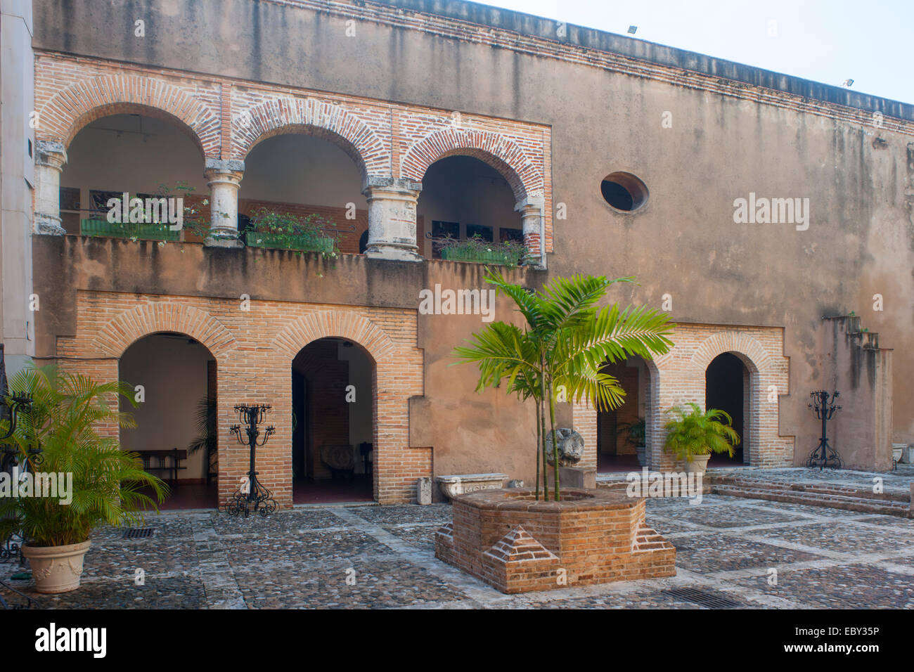 Dominikanische Republik, Santo Domingo, Zona Colonial, Calle Las Damas, Museo in den Casas Reales Foto Stock