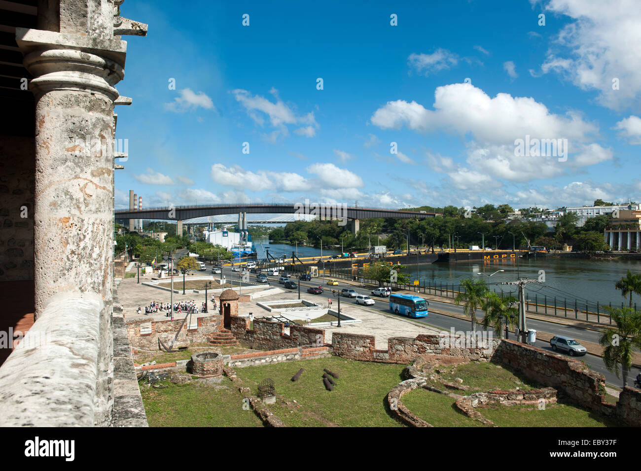Dominikanische Republik, Santo Domingo, Zona Colonial, Alcazar de Colon, Blick vom Balkon auf den Rio Ozama Foto Stock