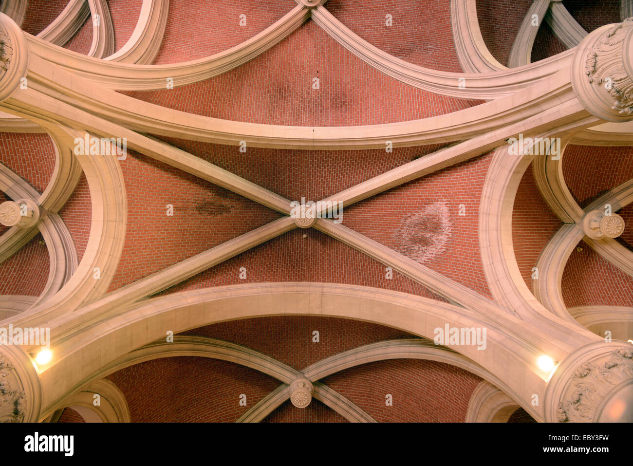 Nervata soffitto gotico del Musée des Augustins museo nella ex monastero agostiniano Toulouse Haute-Garonne Francia Foto Stock